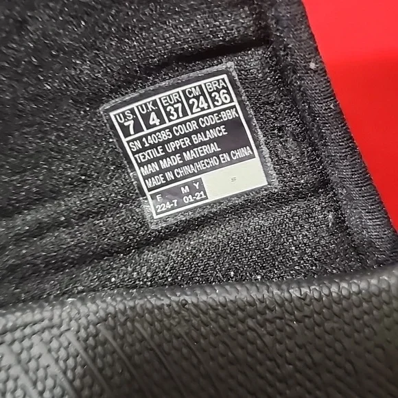 Skechers Women's, Max Cushioning - Exclusive Sandal - Picture 9 of 11